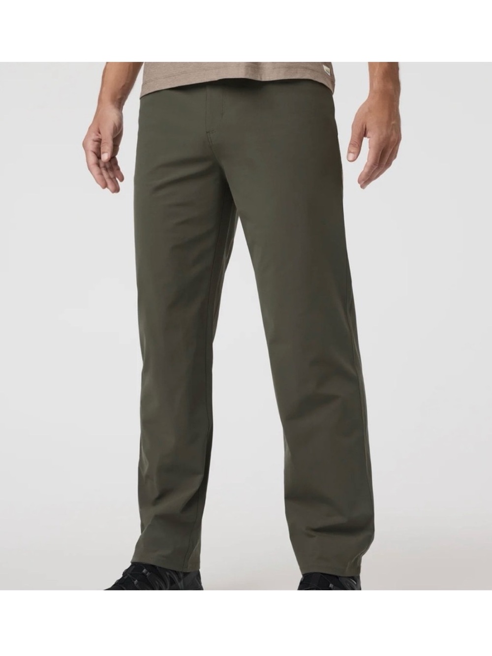 Vuori Meta Tech Pants in Dark Oregano Men’s Size 40